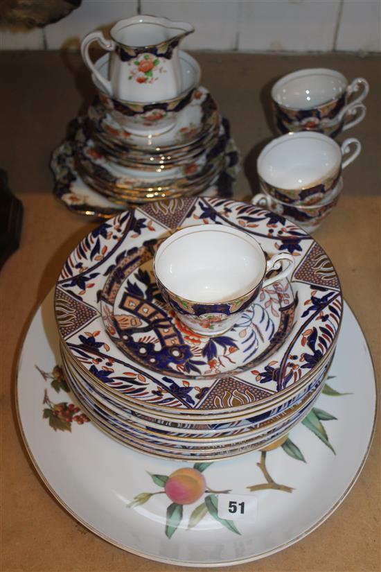 Set of Imari patterned plates similar teaware & Evesham dish